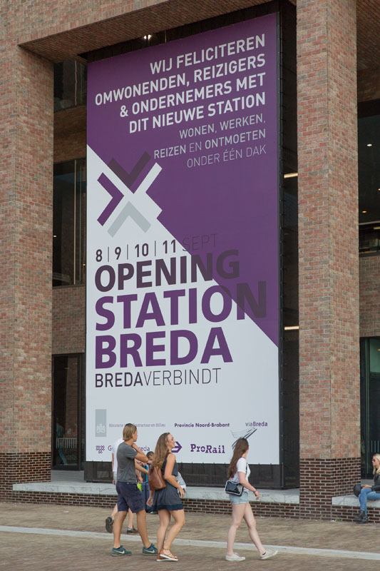 Banner Belcrum zijde station Breda opening