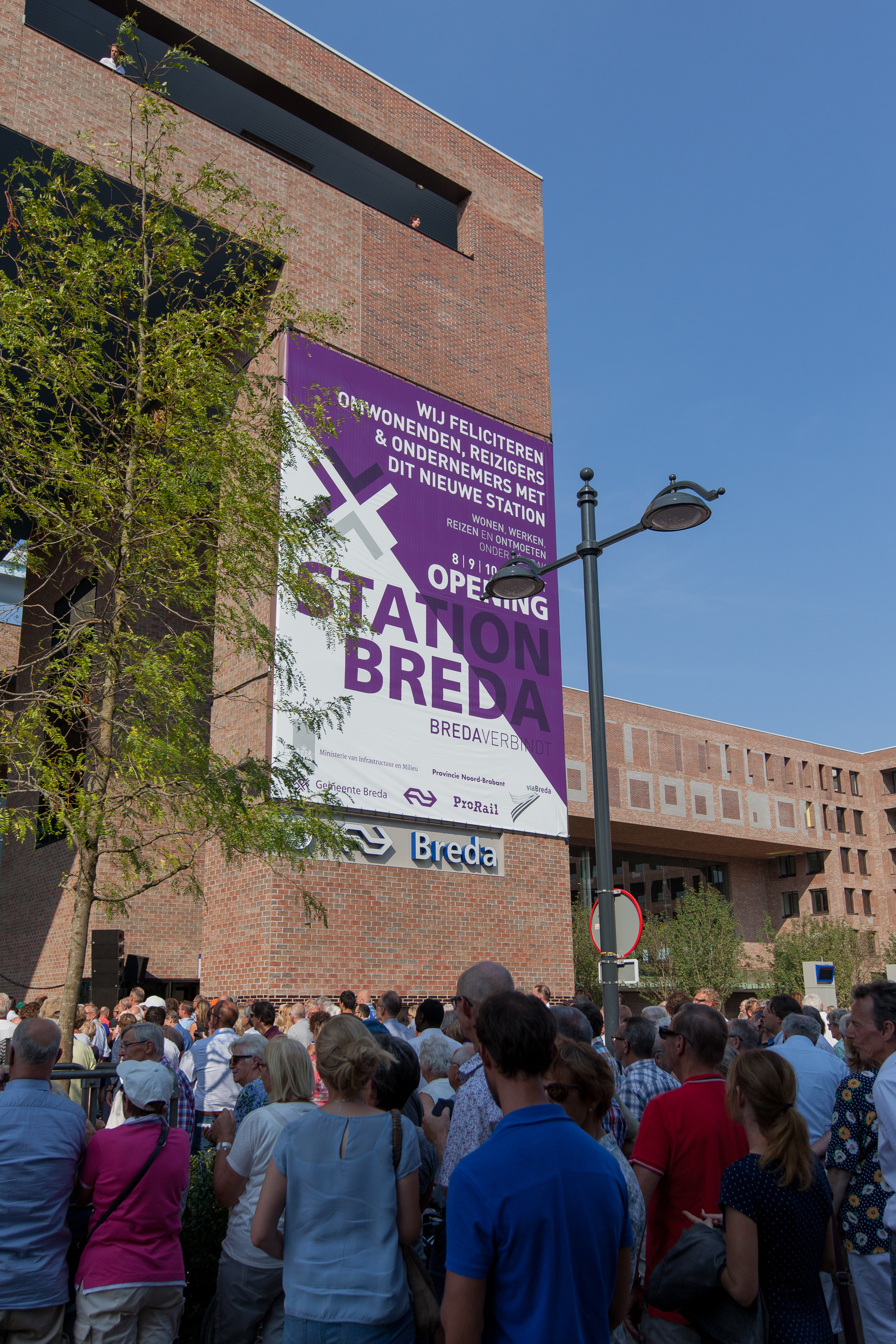 grote banners opening station Breda